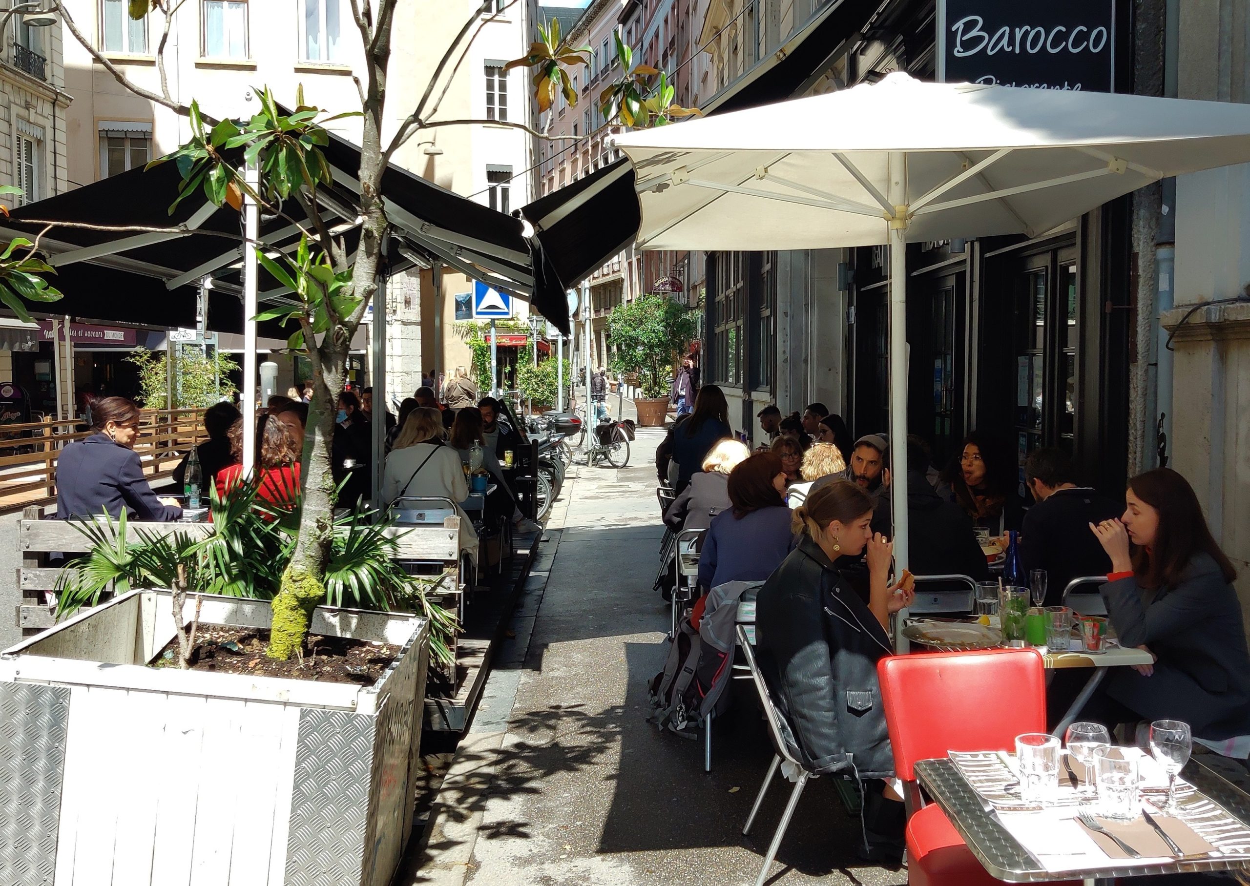 C'est l'été : service aussi en terrasse !